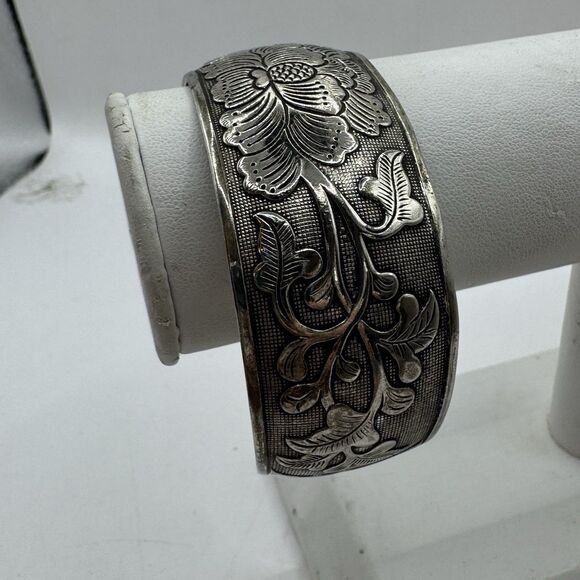 Vintage Lotus Flower Cuff Bracelet Silver Tone - Picture 8 of 9
